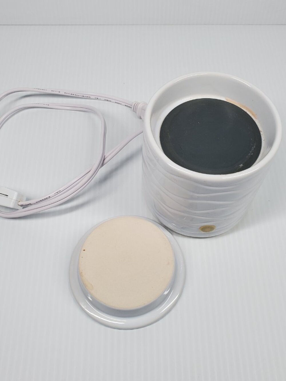 Intertek White with Textured Waves Candle/ Wax Warmer Electric #4008170 - Picture 2 of 5